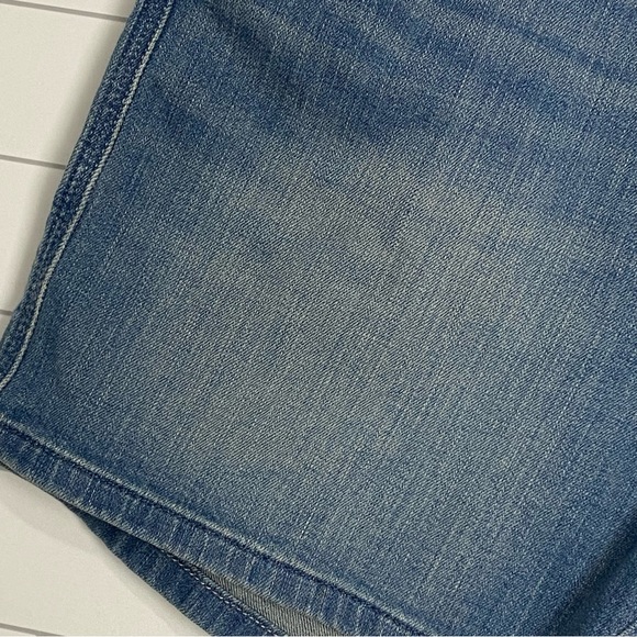 Levi's Jean Shorts Women's Size 14 W 32 Medium Wash Stretch Faded Denim Hi Rise - Picture 7 of 9